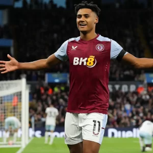 aston villa মূল স্ট্রাইকার ওয়াটকিন্স 